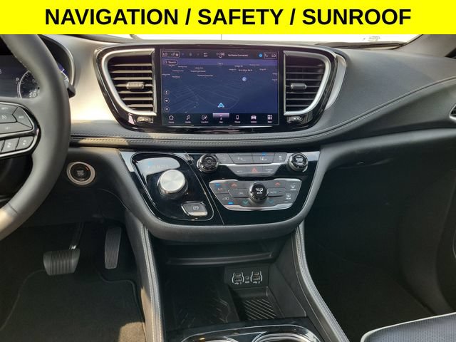 Used 2025 Chrysler Pacifica Limited FWD image 28