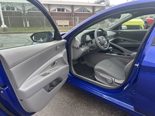New 2026 Hyundai Elantra Blue image 18
