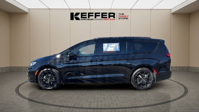New 2026 Chrysler Pacifica Limited FWD image 2