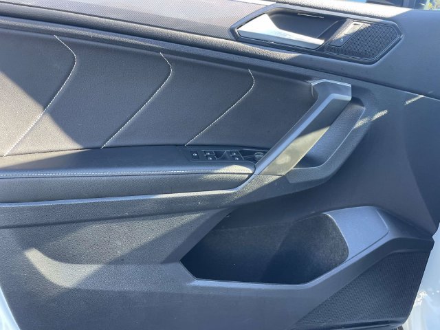 Certified 2023 Volkswagen Tiguan SE R-Line FWD image 15