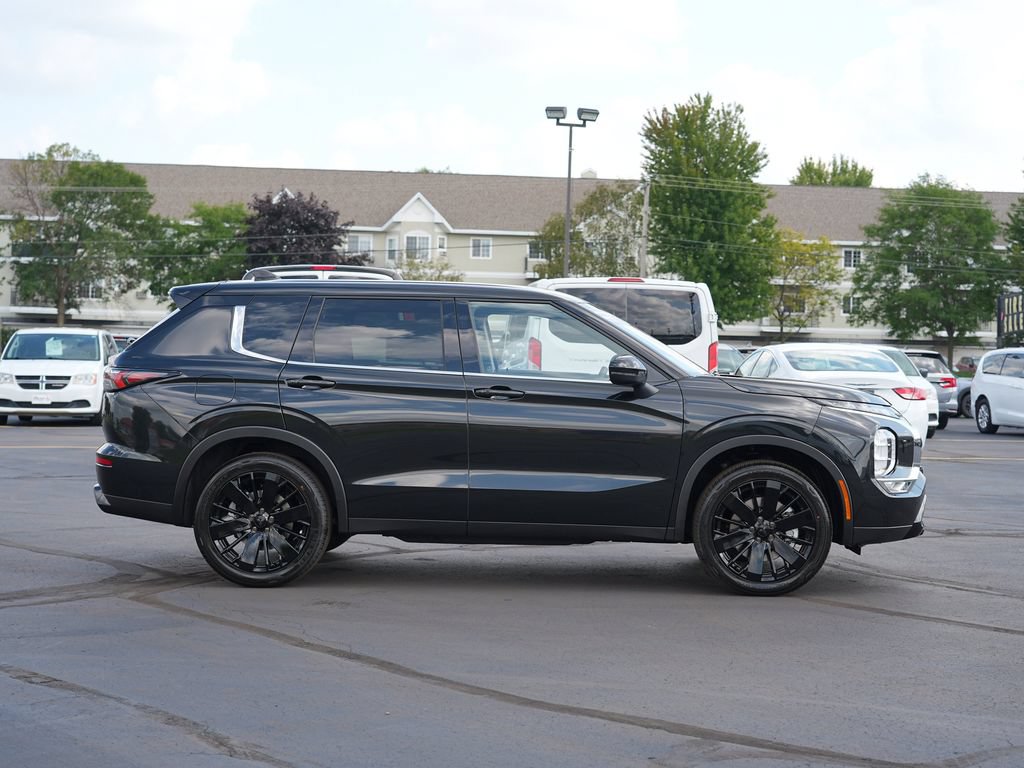 New 2026 Mitsubishi Outlander LE AWD/4WD image 2