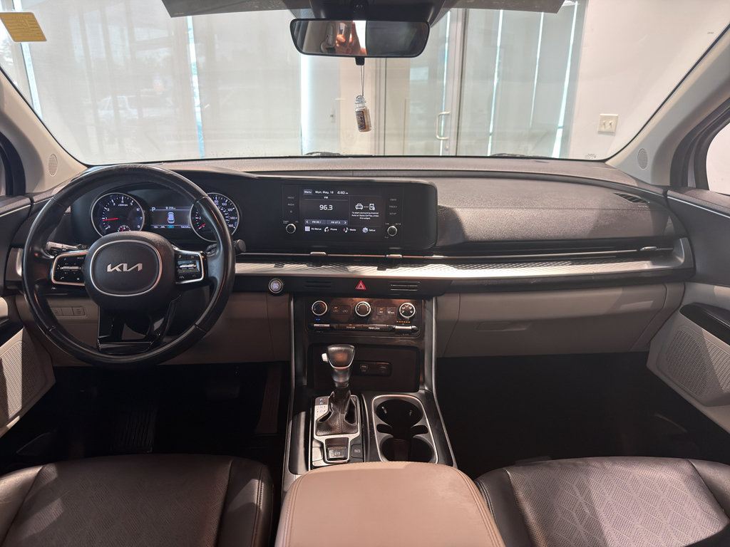 Used 2023 Kia Carnival LX FWD image 15