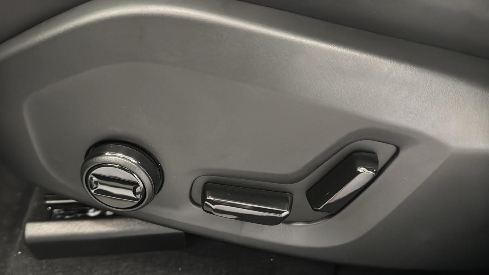 New 2027 Volvo XC60 B5 Plus AWD/4WD image 24
