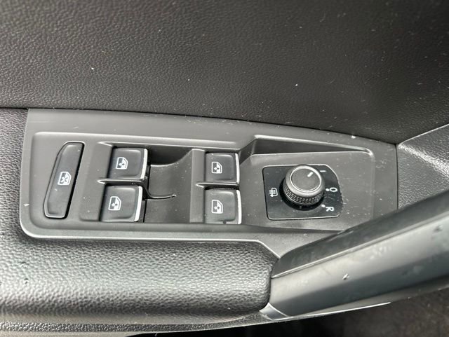 Used 2020 Volkswagen Tiguan SE w/ 3rd Row Seat Package AWD/4WD image 26