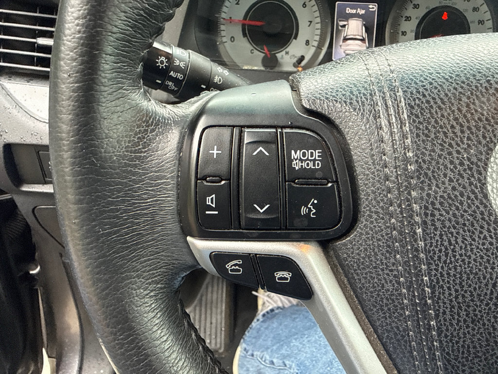 Used 2017 Toyota Sienna SE w/ SE Preferred Package FWD image 29