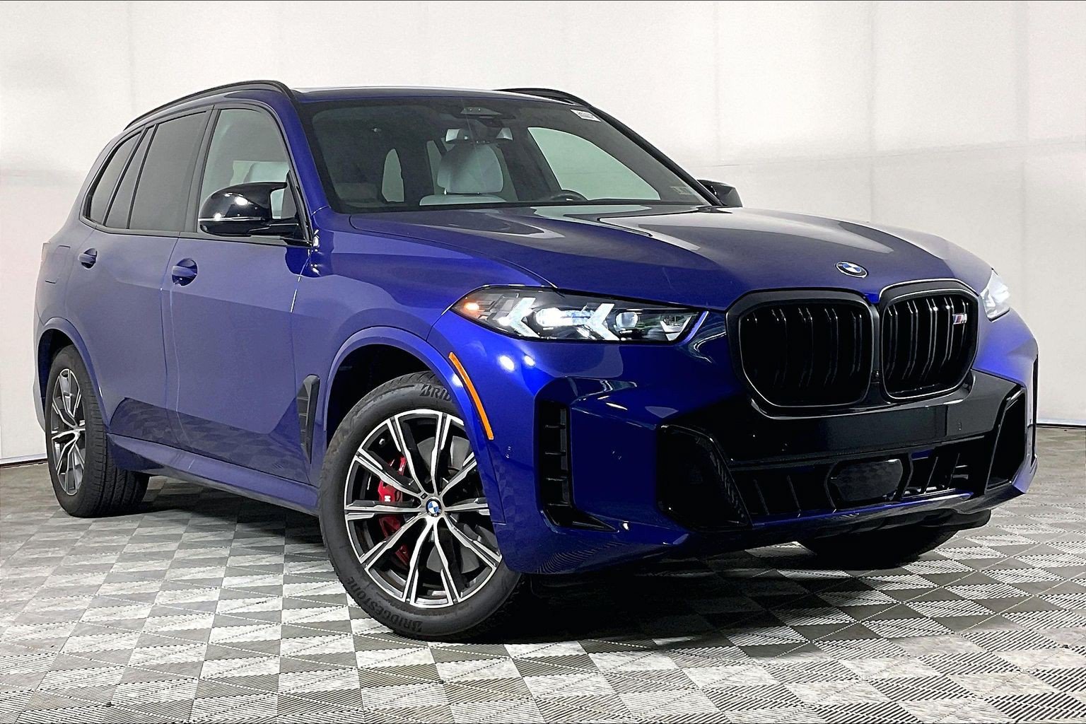 Used 2025 BMW X5 M60i w/ Climate Comfort Package AWD/4WD image 2