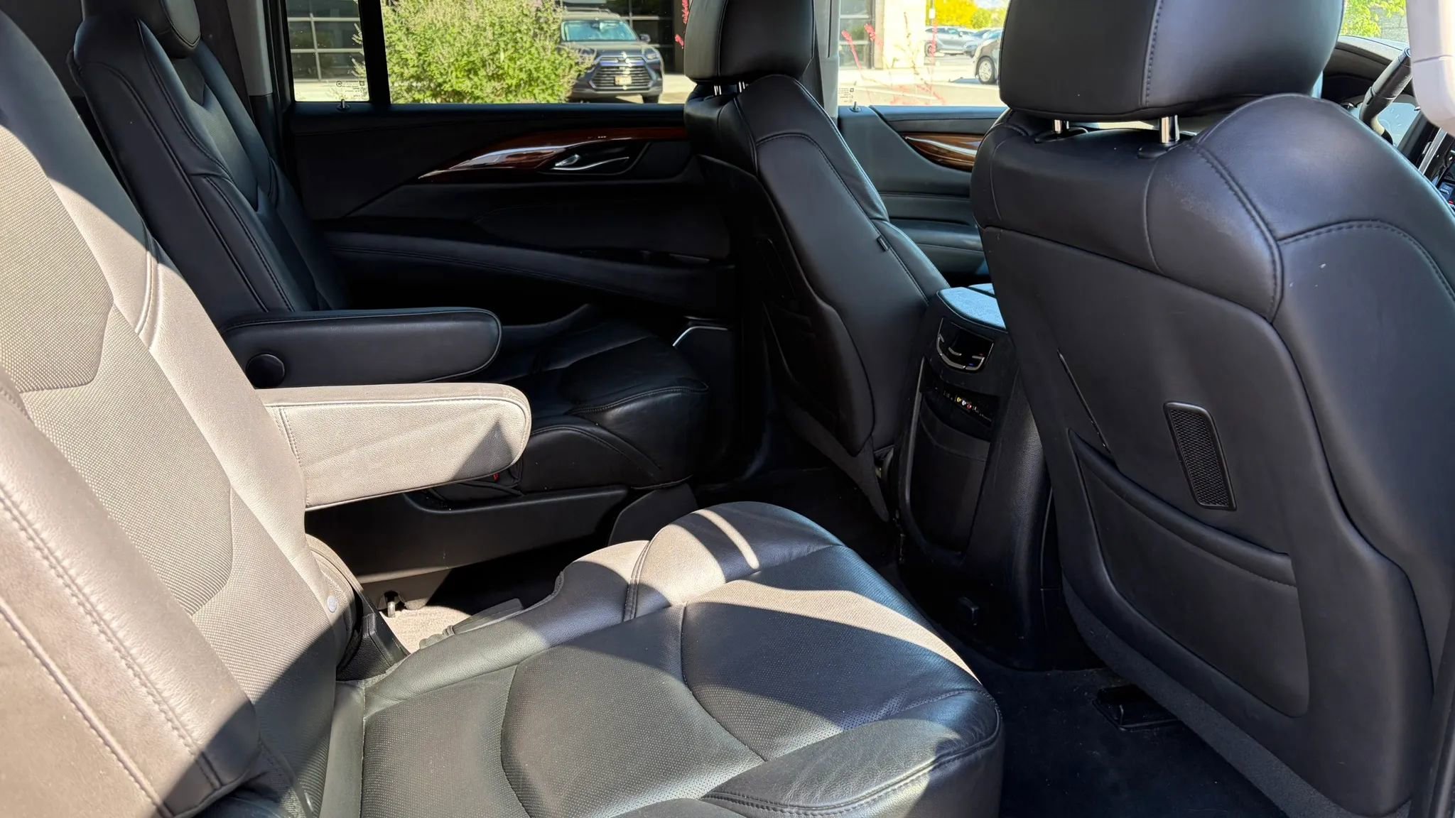 Used 2016 Cadillac Escalade ESV Premium AWD/4WD image 16