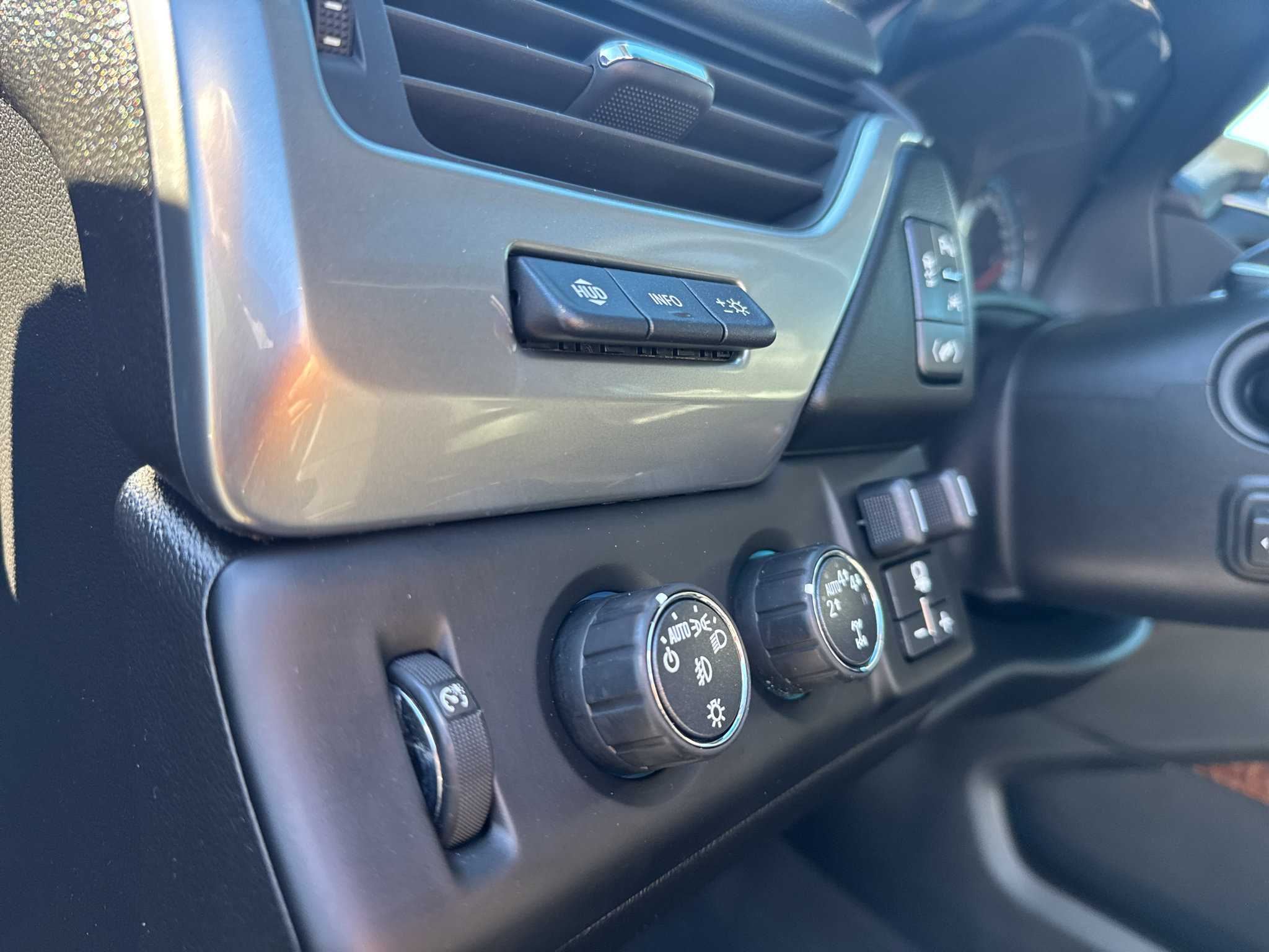 Used 2019 Chevrolet Tahoe Premier AWD/4WD image 13