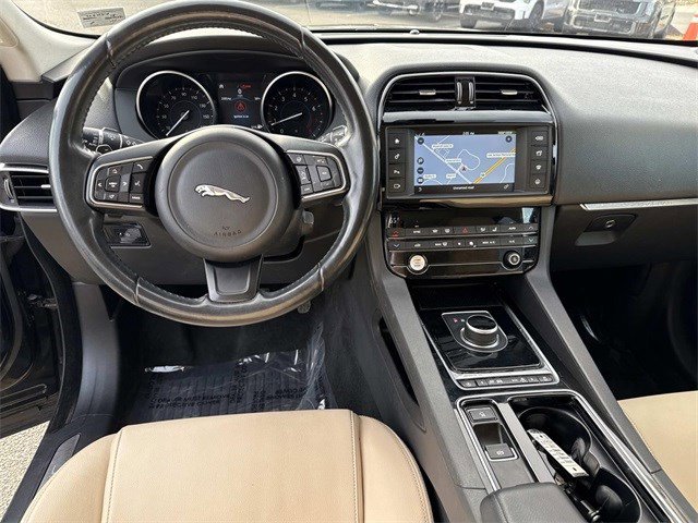 Used 2018 Jaguar F-PACE Premium image 18