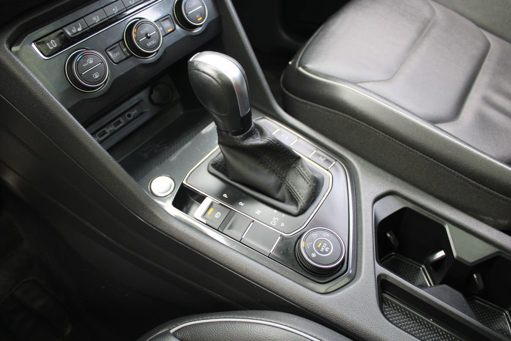 Certified 2020 Volkswagen Tiguan SEL Premium R-Line image 20