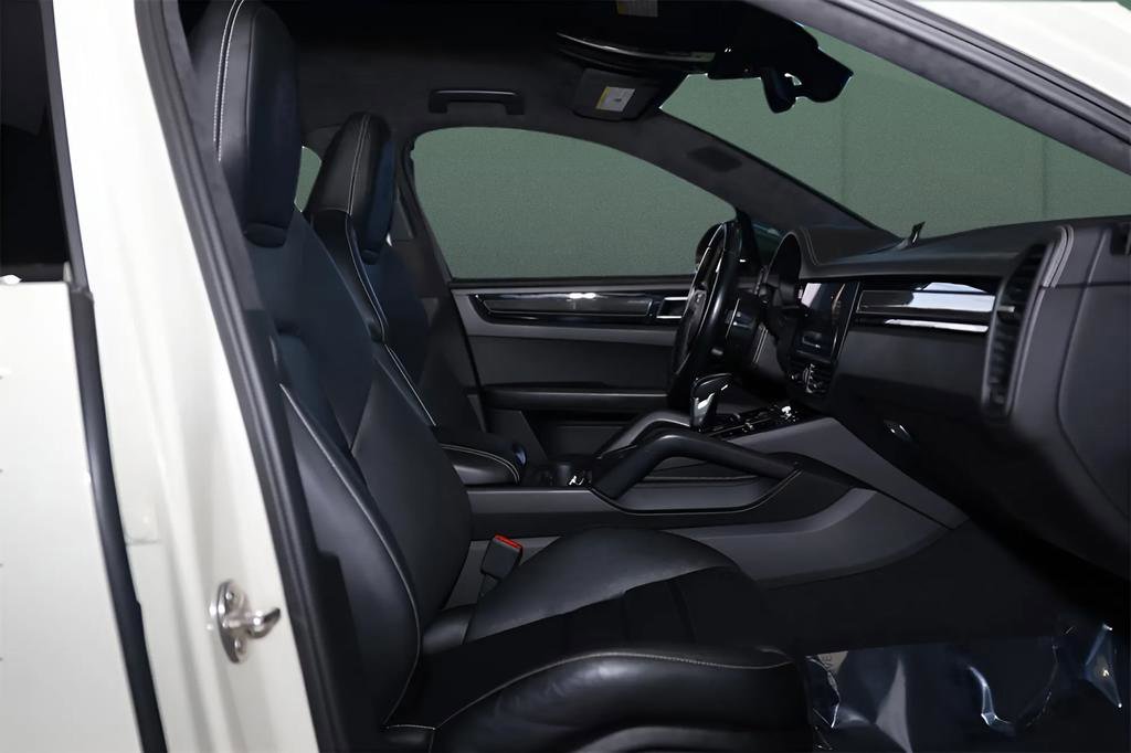 Used 2023 Porsche Cayenne Turbo GT image 17