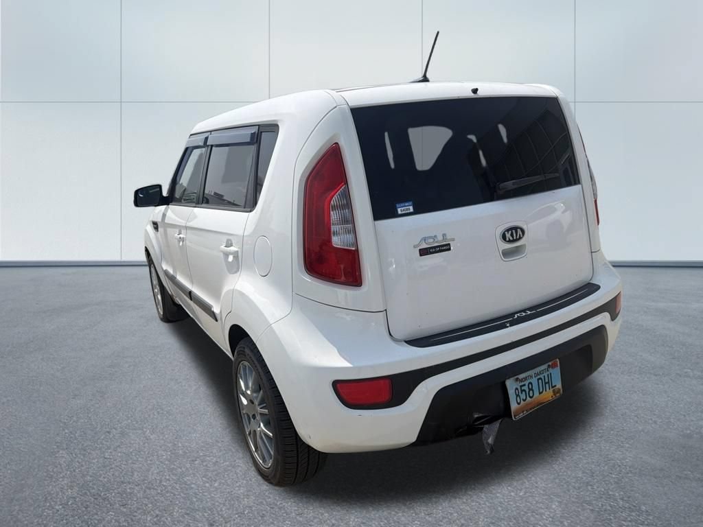 Used 2013 Kia Soul + FWD image 7