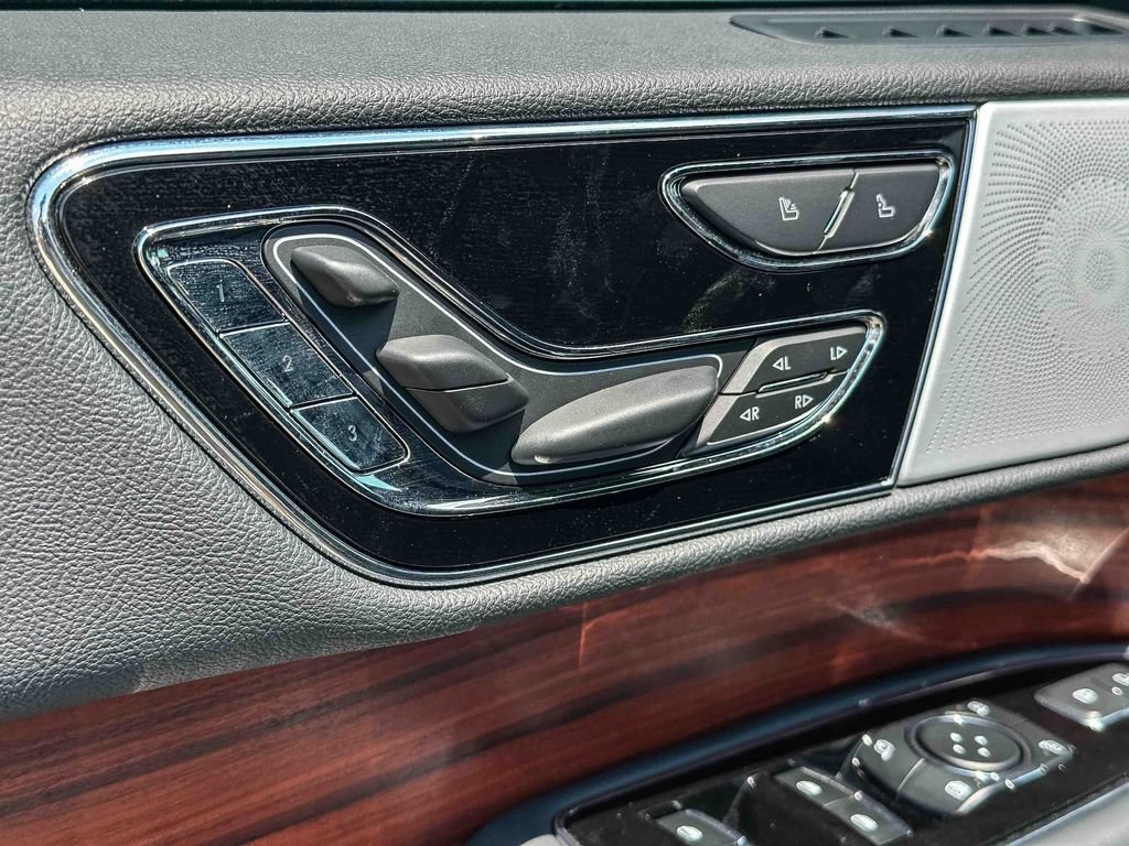 Used 2024 Lincoln Navigator L Reserve AWD/4WD image 17