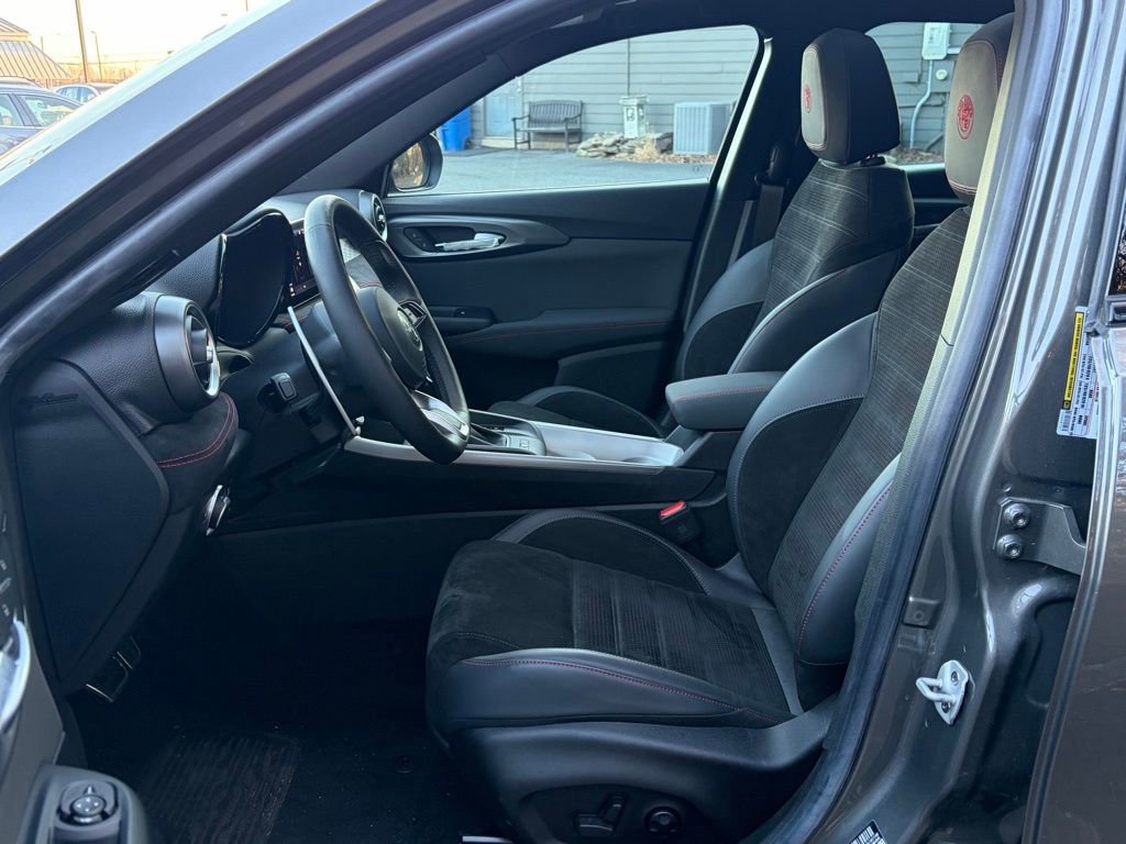 Used 2024 Alfa Romeo Tonale Veloce w/ Active Assist Package image 3