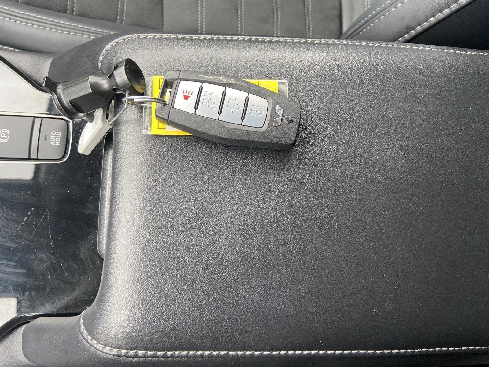 Used 2025 Mitsubishi Outlander SE image 69