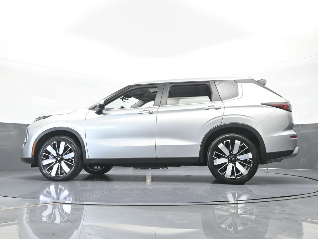 Used 2025 Mitsubishi Outlander SE FWD image 58
