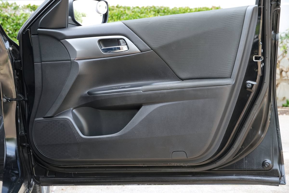 Used 2015 Honda Accord LX image 37