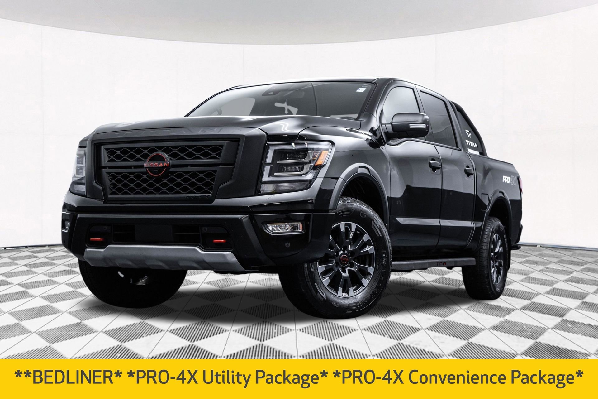 Used 2023 Nissan Titan PRO-4X w/ Pro-4x Convenience Package AWD/4WD image 2