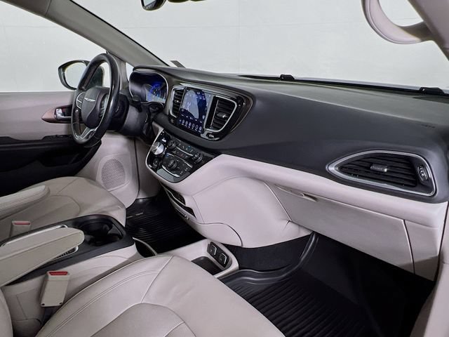 Used 2019 Chrysler Pacifica Touring-L Plus w/ Advanced Safetytec Group FWD image 42