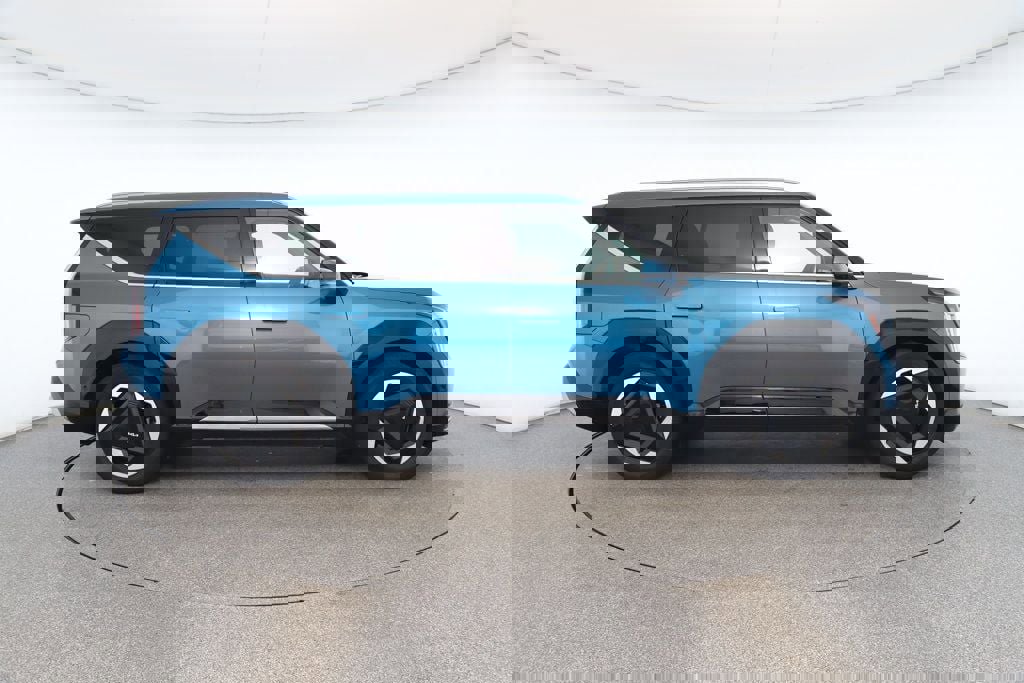 Used 2024 Kia EV9 Land image 6