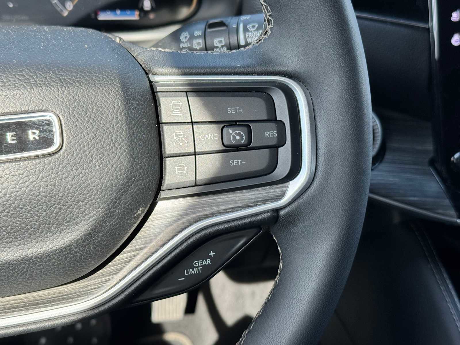 Used 2024 Jeep Wagoneer Series II w/ Flexible Seating Group image 30