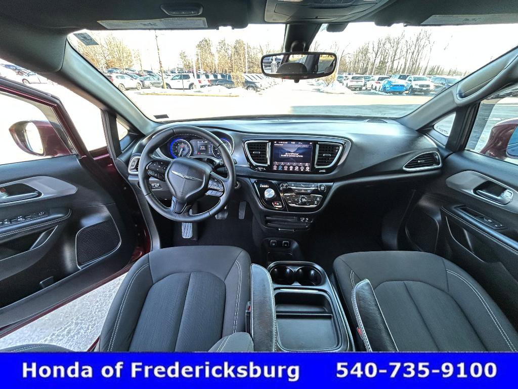 Used 2018 Chrysler Pacifica Touring Plus w/ S Appearance Package image 39