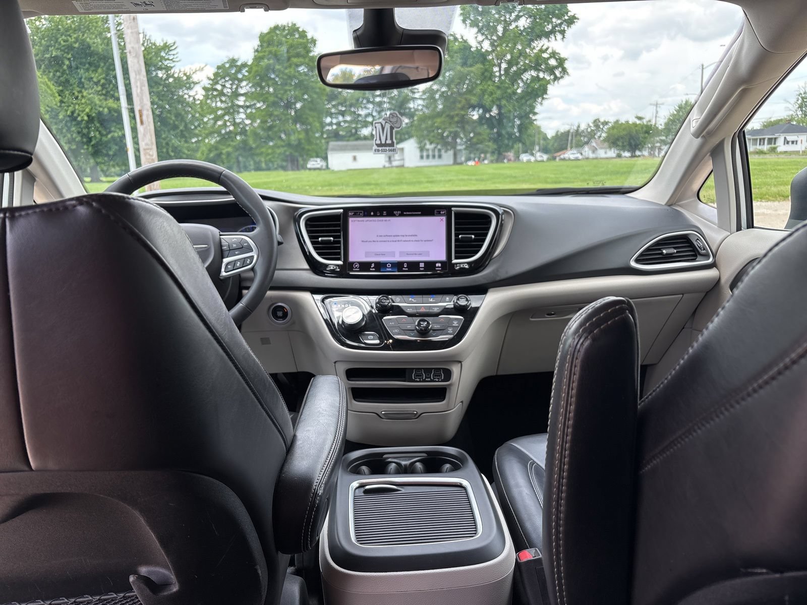 Used 2023 Chrysler Pacifica Touring-L FWD image 20