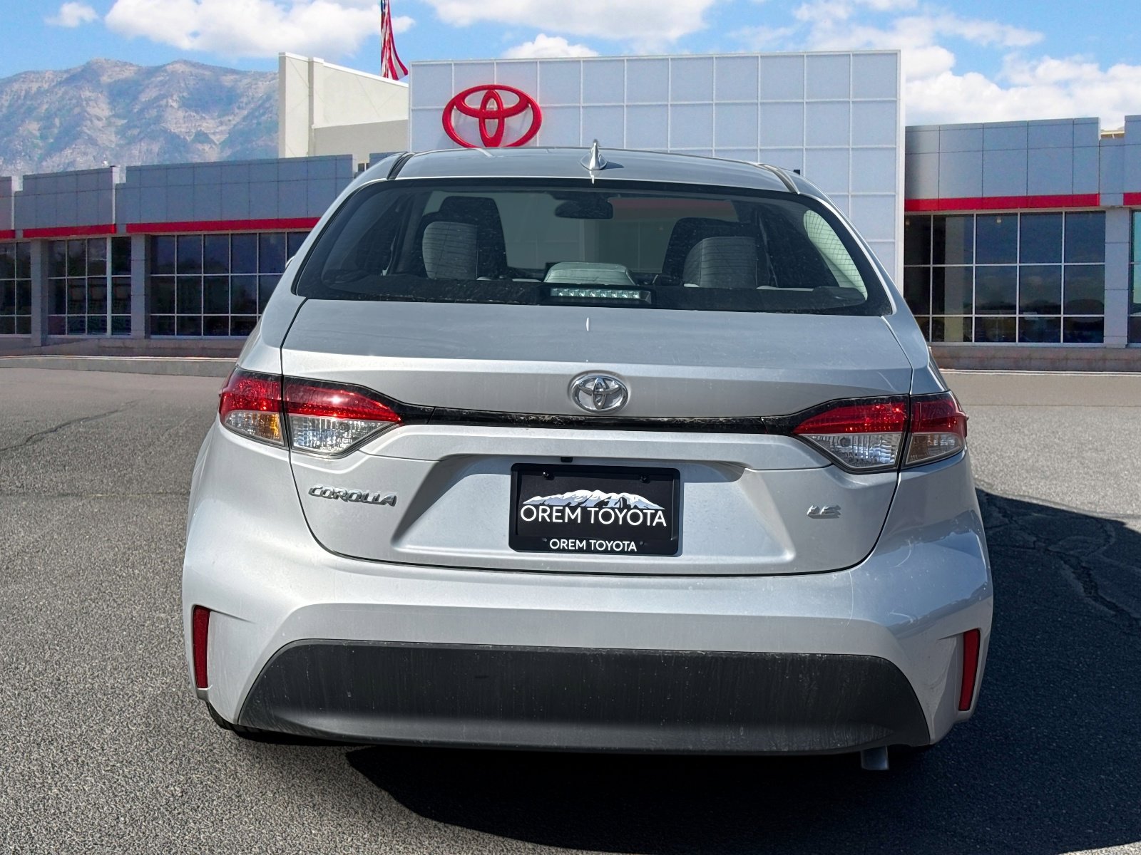 Used 2026 Toyota Corolla LE w/ LE Premium Package image 4