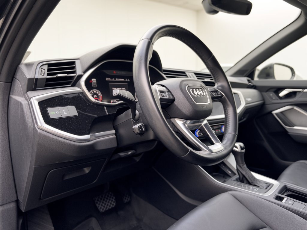 Used 2019 Audi Q3 2.0T Premium Plus AWD/4WD image 4