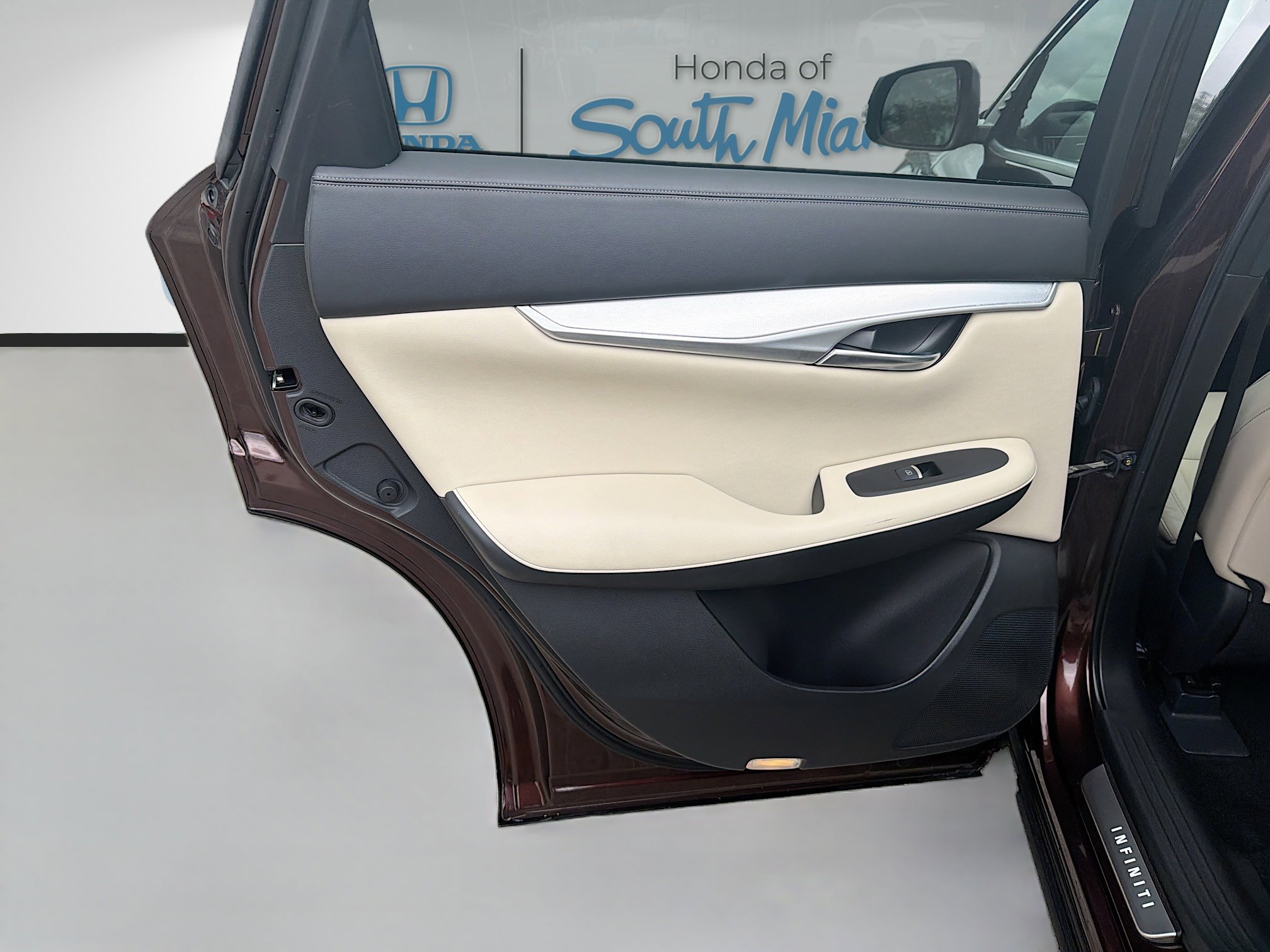 Used 2020 INFINITI QX50 Luxe w/ Navigation Package FWD image 25
