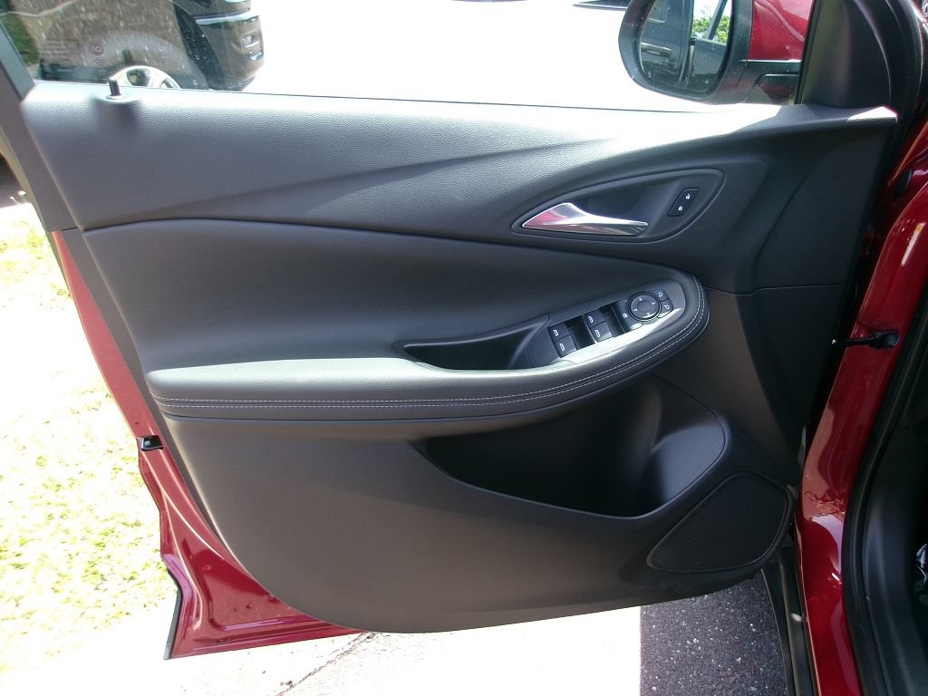 Used 2025 Buick Encore GX Preferred w/ Comfort Package FWD image 6