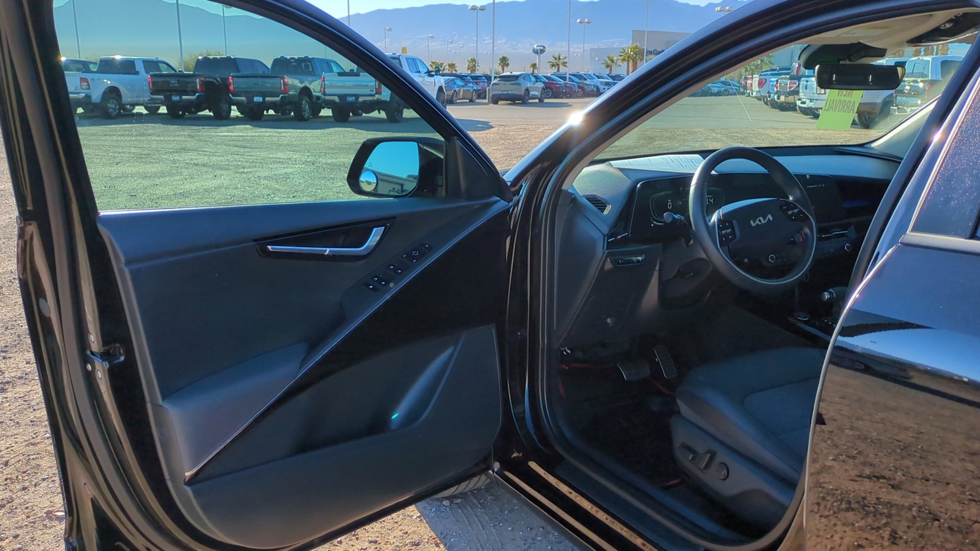 Used 2024 Kia Niro EX Touring image 11