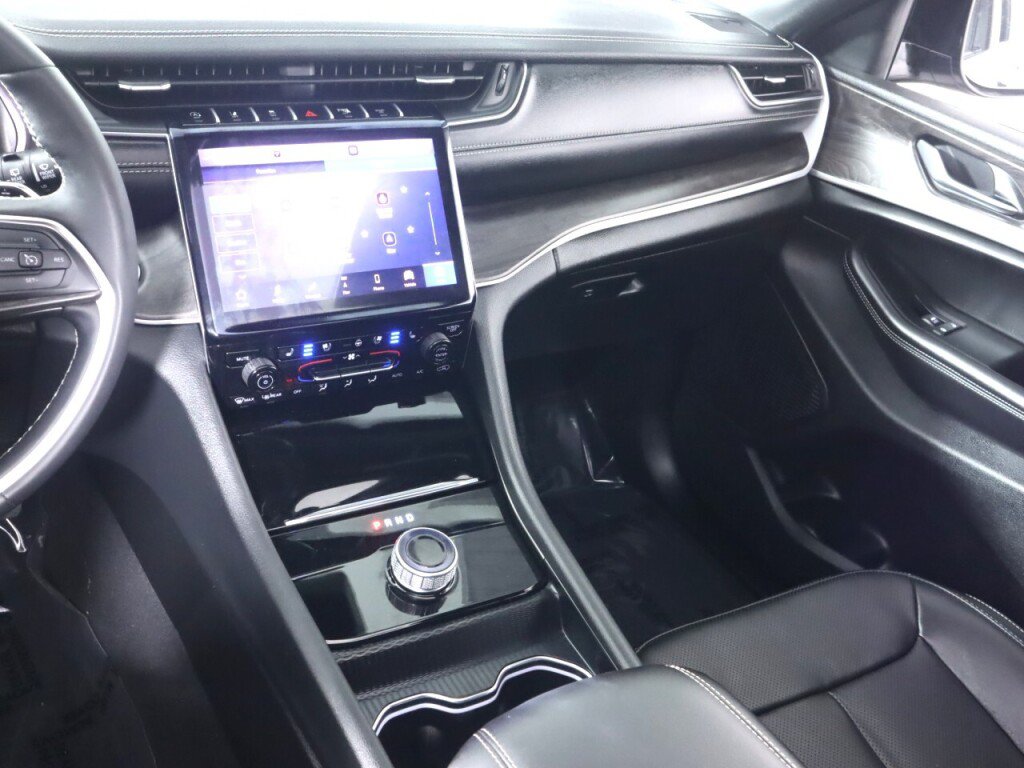Used 2025 Jeep Grand Cherokee Limited w/ Luxury Tech Group II RWD image 33