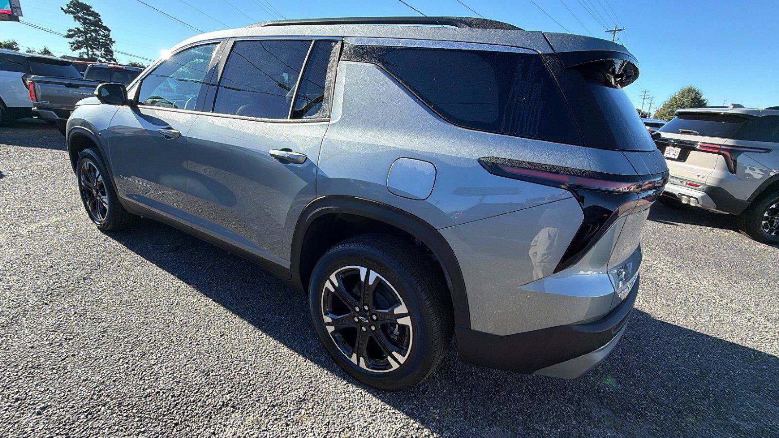 New 2027 Chevrolet Traverse LT w/ Driver Confidence Package FWD image 10