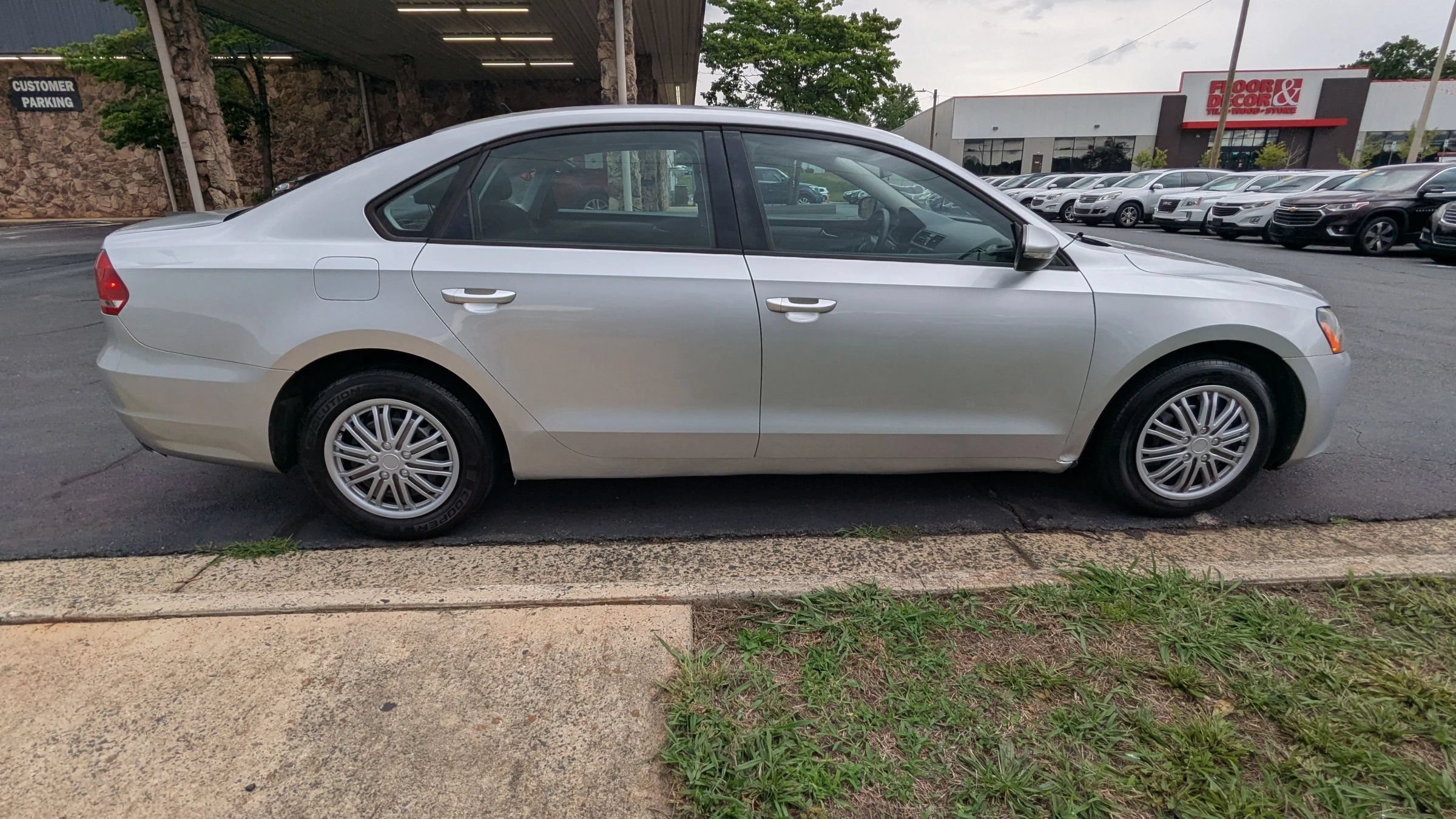 Used 2014 Volkswagen Passat 2.5 S FWD image 8