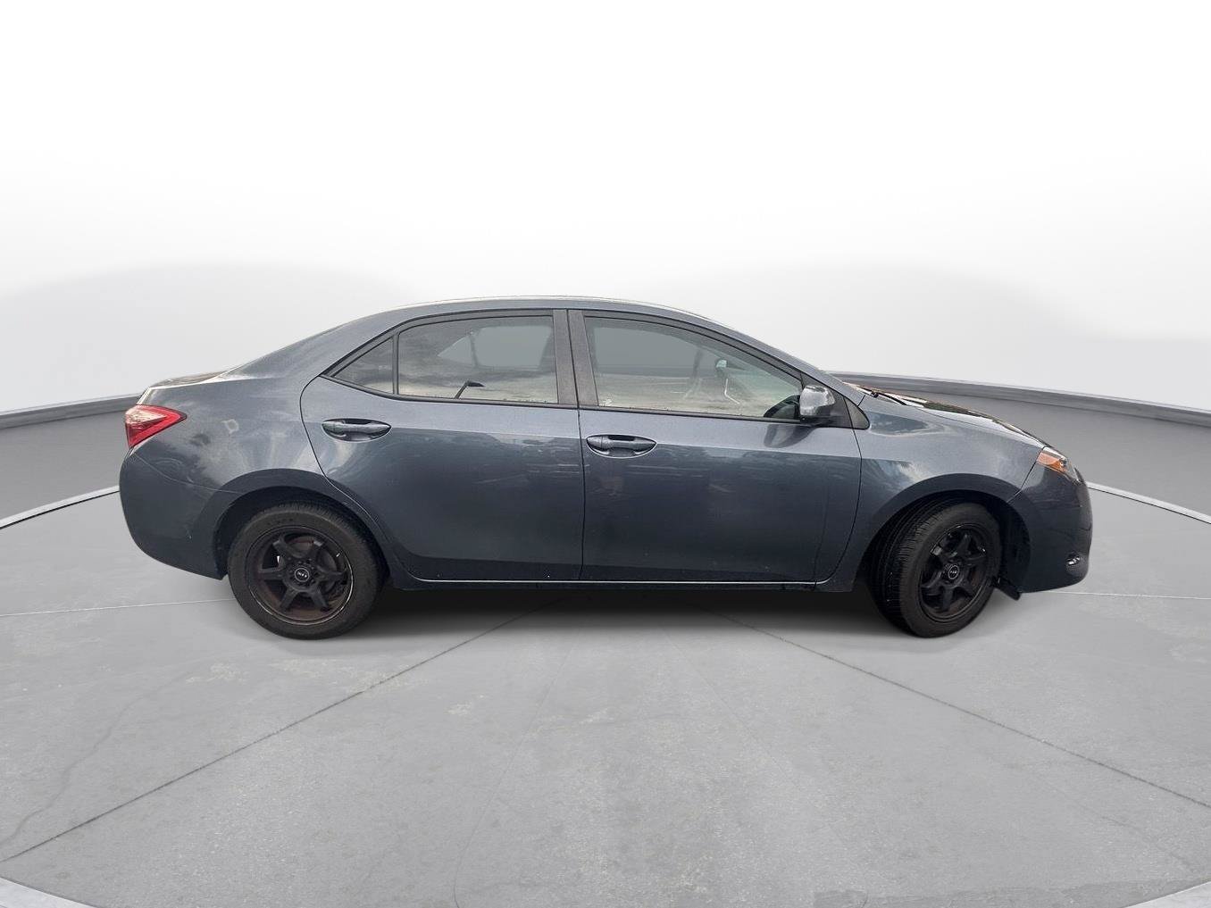 Used 2017 Toyota Corolla LE FWD image 5