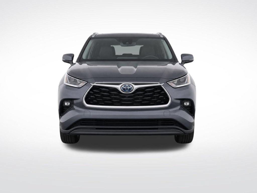 Used 2021 Toyota Highlander XLE AWD/4WD image 6