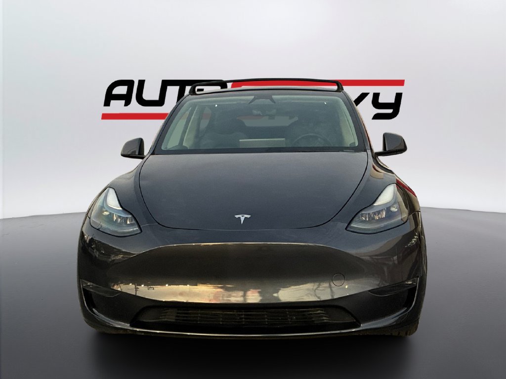 Used 2023 Tesla Model Y Long Range AWD/4WD image 2