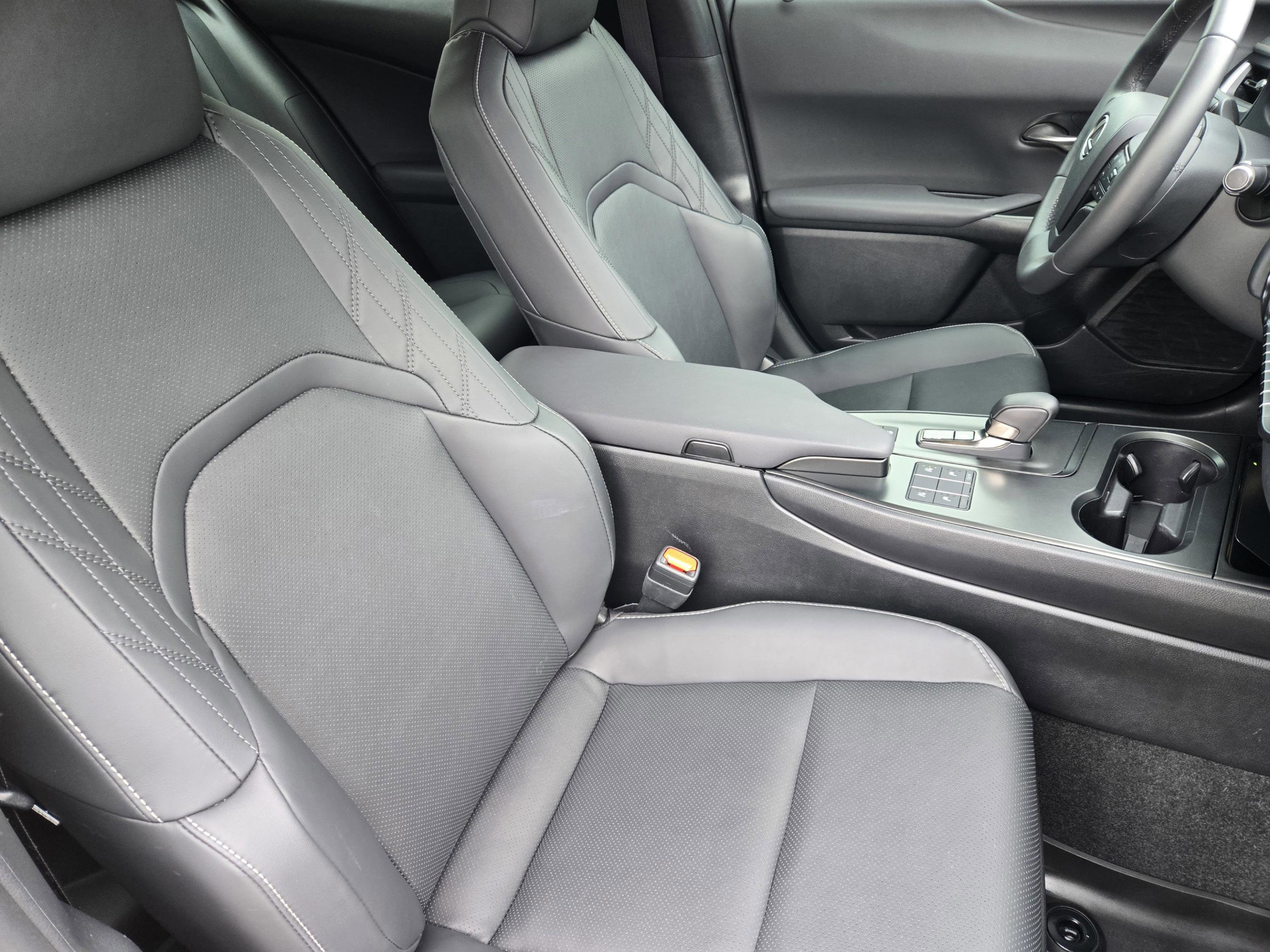 Used 2025 Lexus UX 300h FWD w/ Accessory Package (Z1) image 10