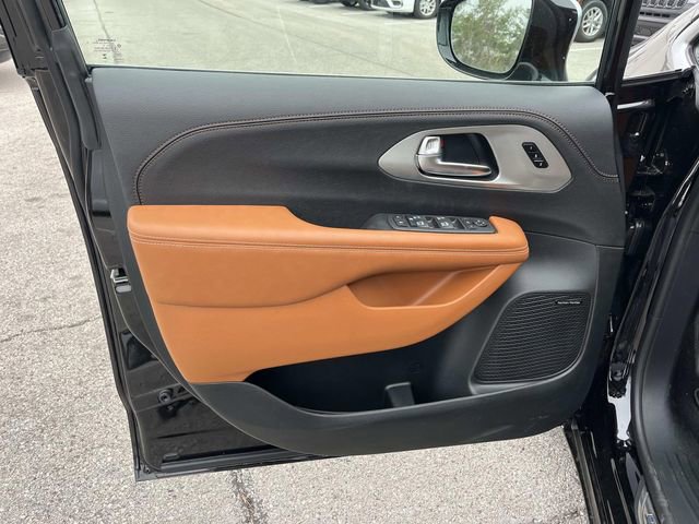 New 2026 Chrysler Pacifica Pinnacle image 22