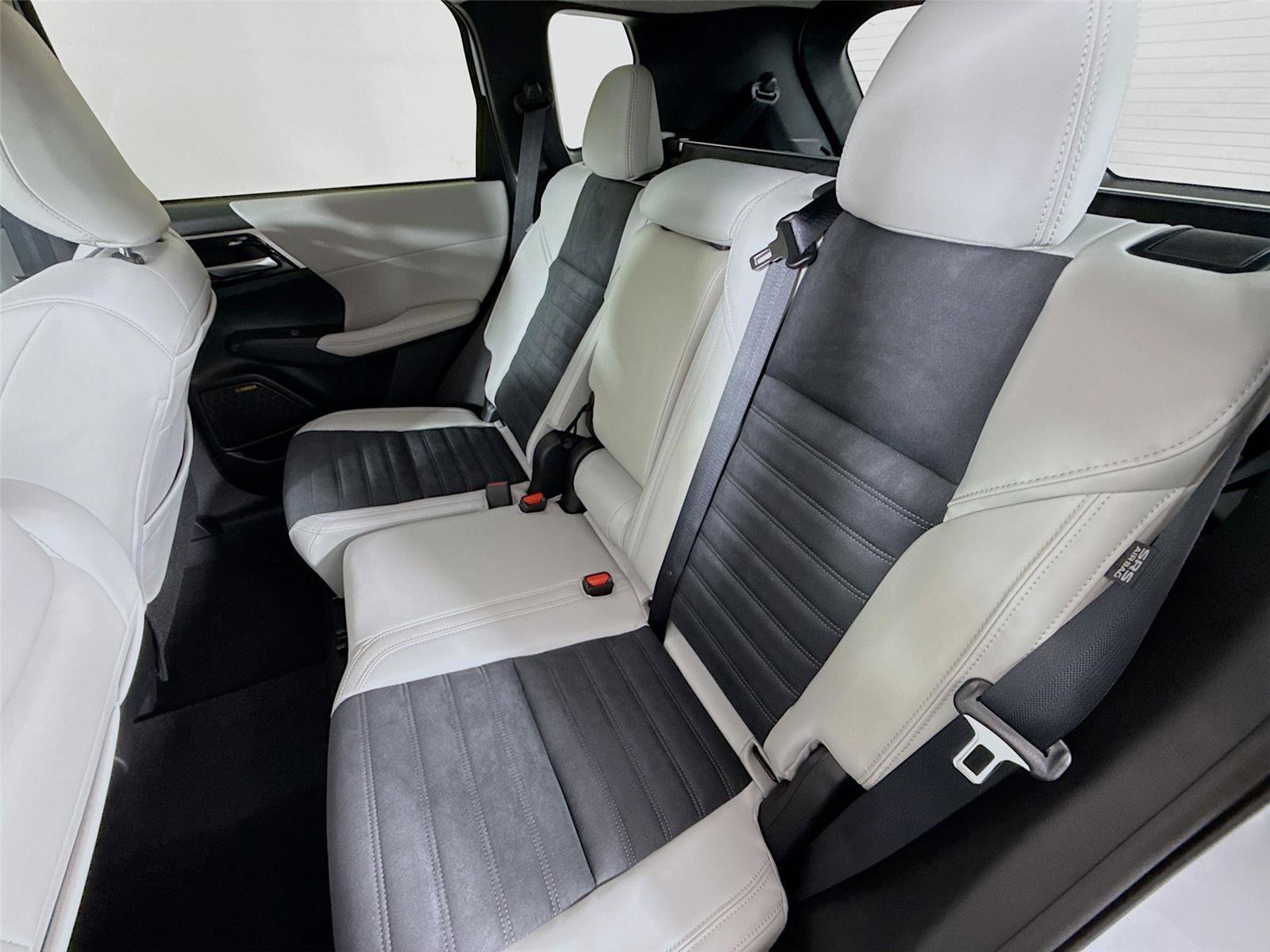 New 2026 Mitsubishi Outlander SE image 15