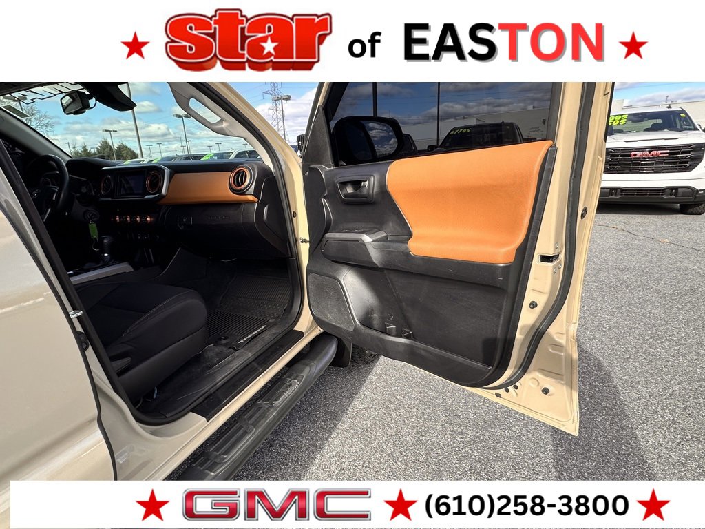 Used 2018 Toyota Tacoma SR5 w/ Exterior Package image 11