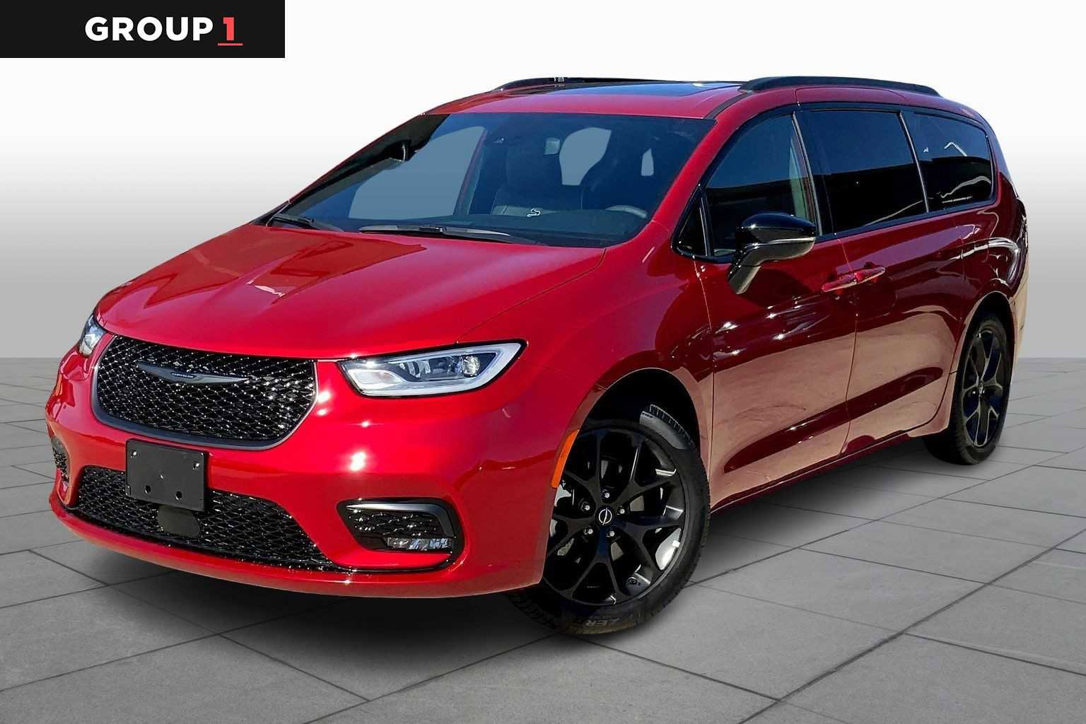 Used 2025 Chrysler Pacifica Limited image 1