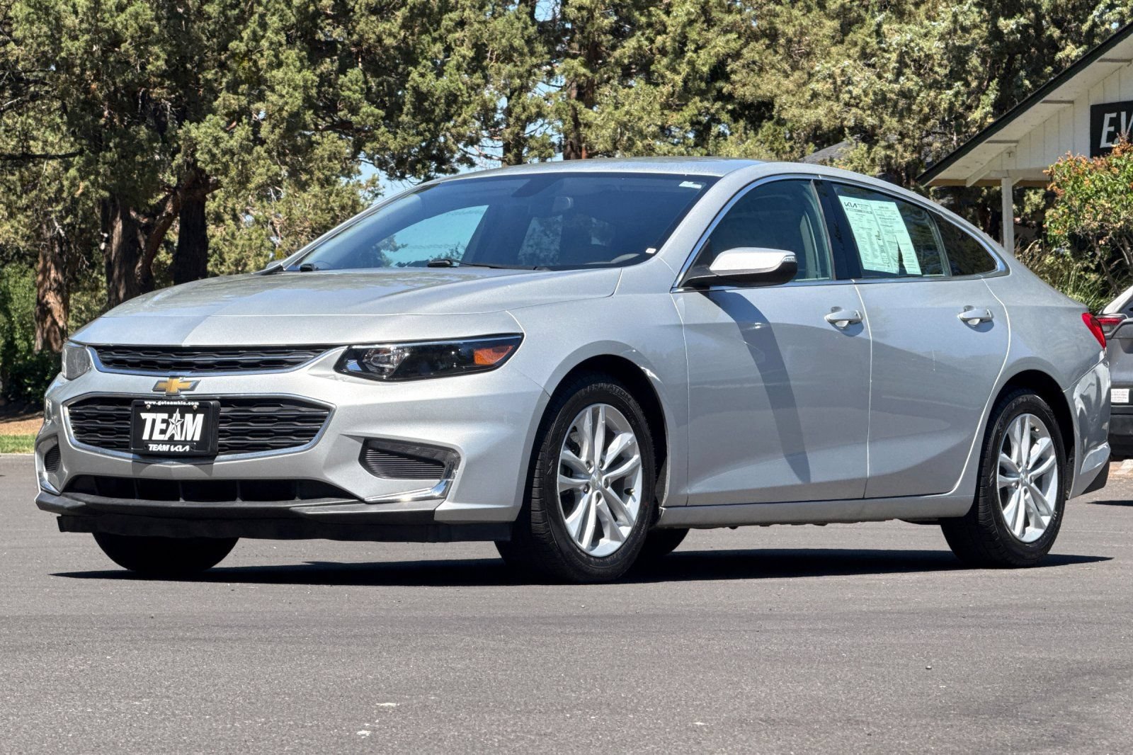 Used 2017 Chevrolet Malibu LT FWD image 8