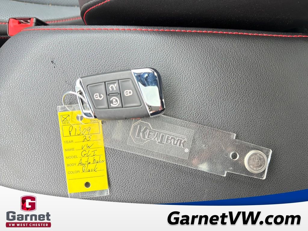 Used 2025 Volkswagen Jetta GLI Autobahn image 29