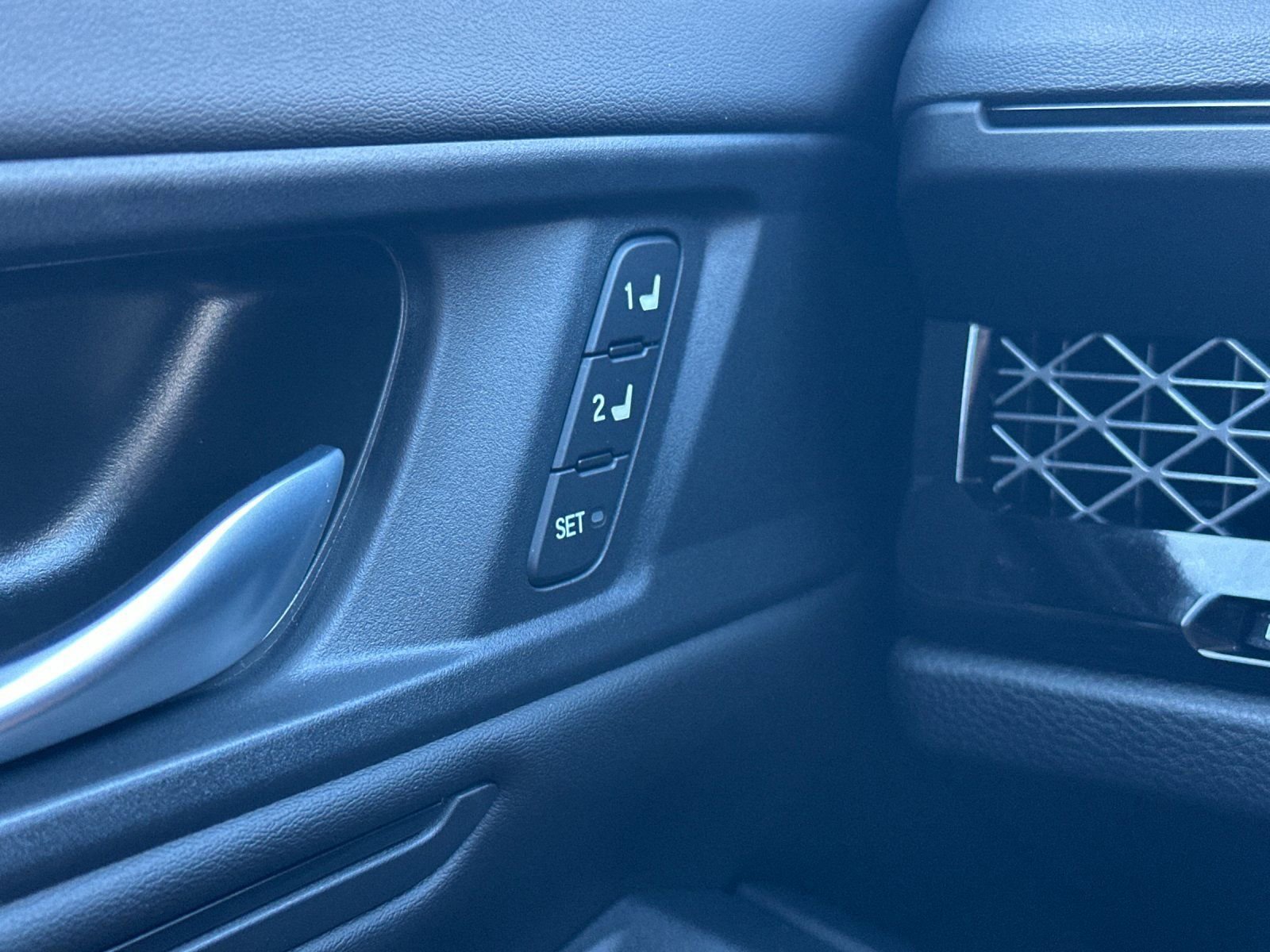 Used 2025 Honda Accord EX-L image 30