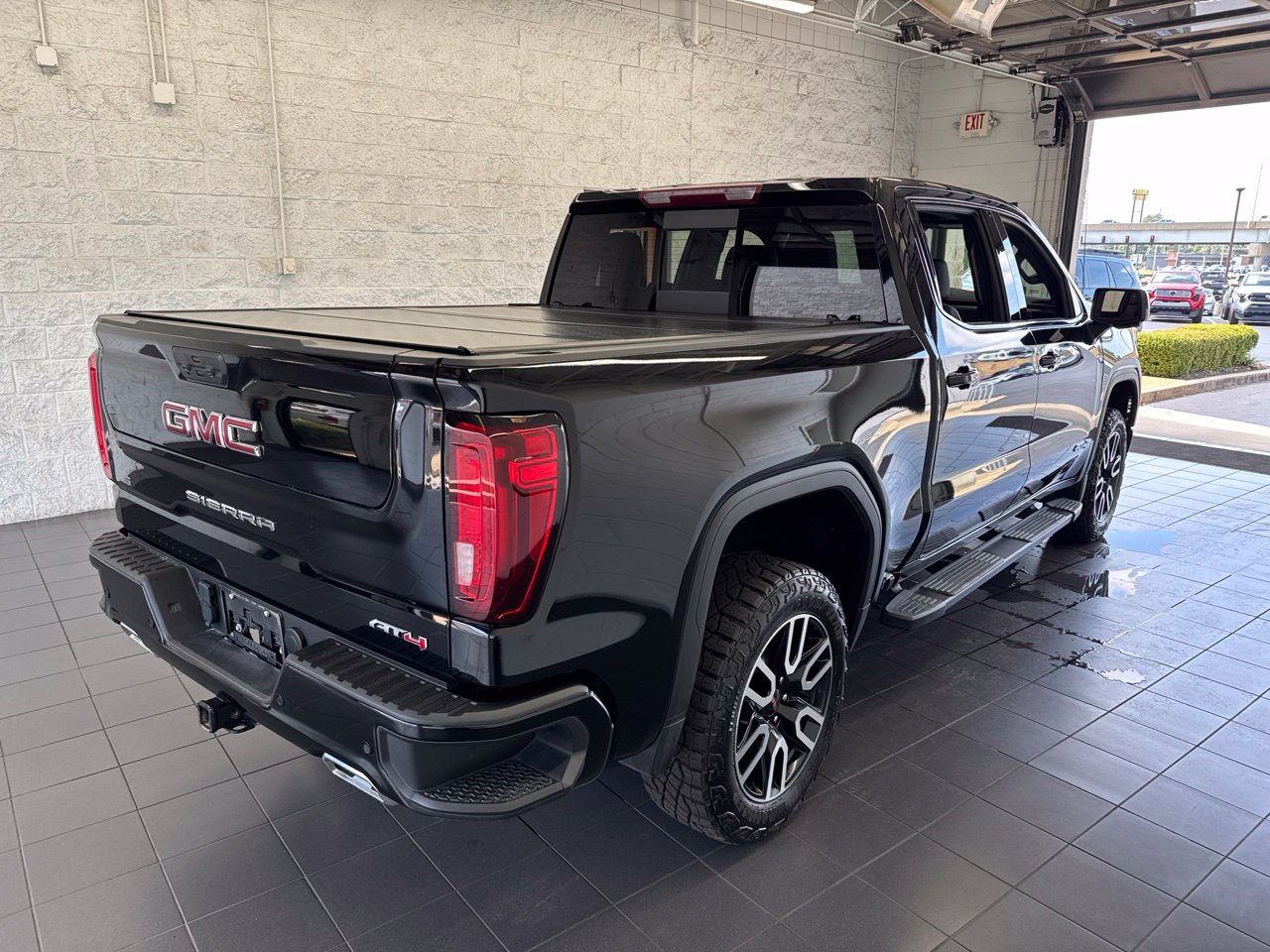 Used 2023 GMC Sierra 1500 AT4 w/ AT4 Preferred Package AWD/4WD image 8