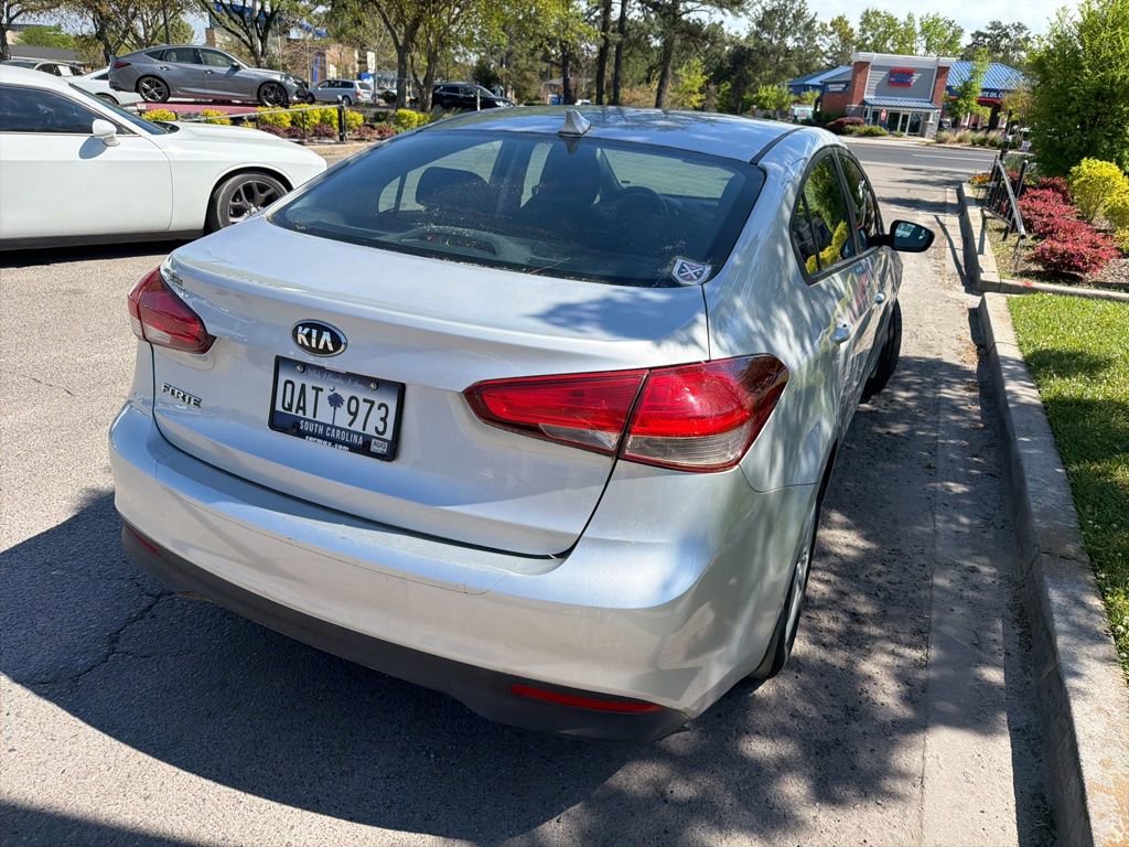 Used 2017 Kia Forte LX image 3