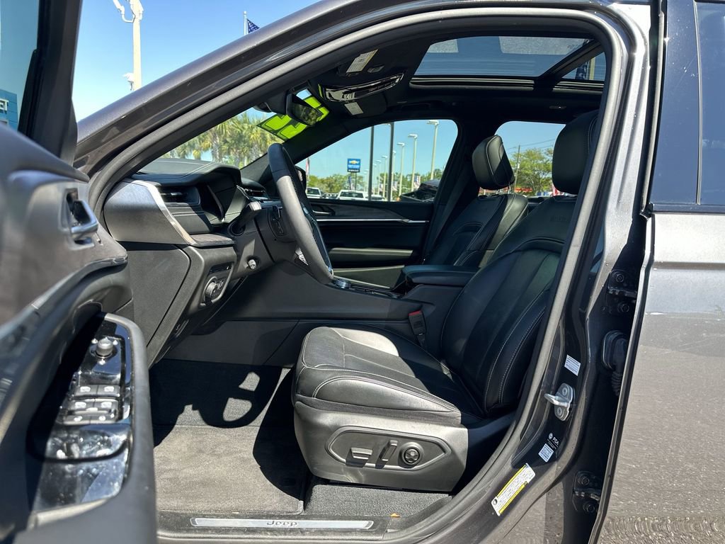 Used 2022 Jeep Grand Cherokee Overland image 20