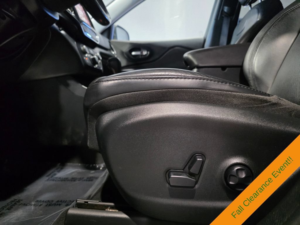 Used 2020 Jeep Cherokee Limited AWD/4WD image 13